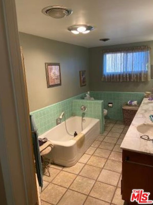 11300 Hannum Ave, Los Angeles CA  90230-6158 exterior