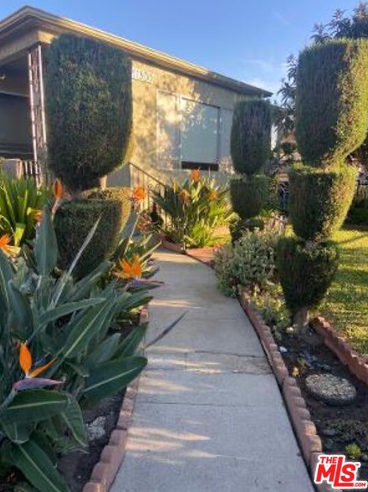 11300 Hannum Ave, Los Angeles CA  90230-6158 exterior