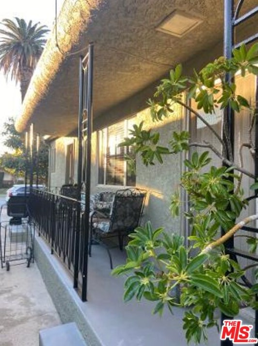 11300 Hannum Ave, Los Angeles CA  90230-6158 exterior