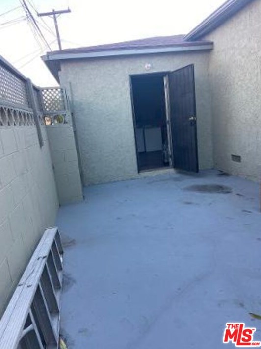 11300 Hannum Ave, Los Angeles CA  90230-6158 exterior