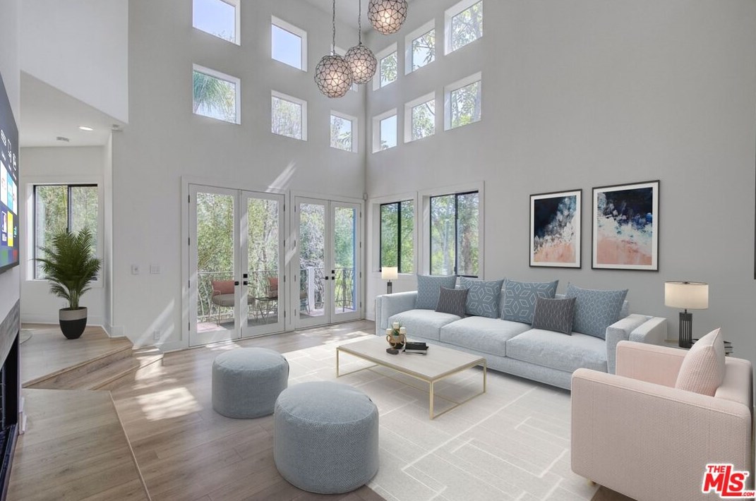 2741 Rinconia Dr, Los Angeles CA  90068-2227 exterior