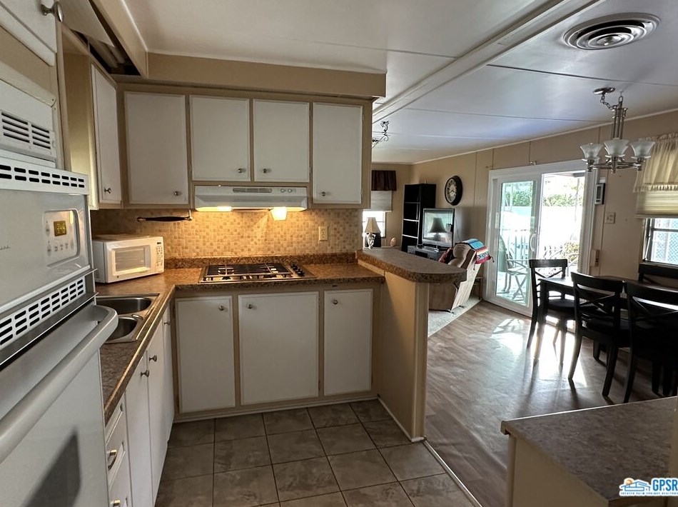 2 Taft Dr, Cathedral City CA  92234-6524 exterior