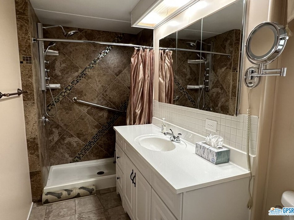 2 Taft Dr, Cathedral City CA  92234-6524 exterior