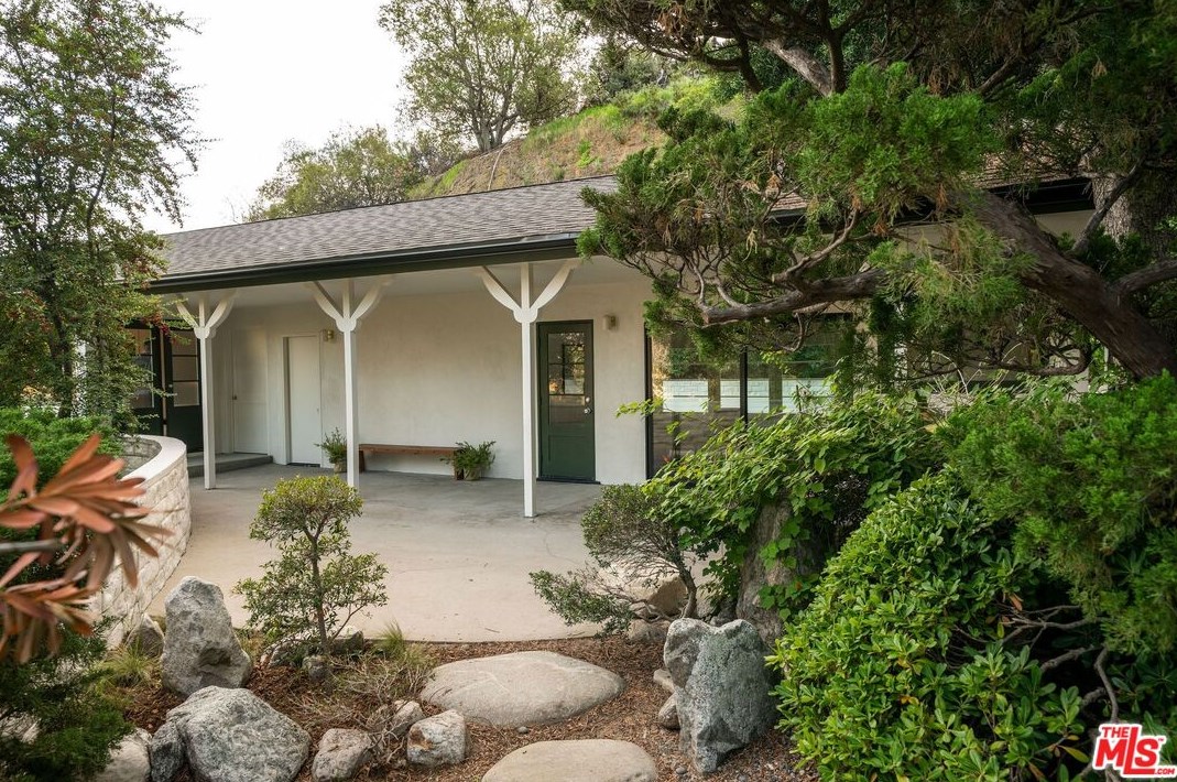 4413 Sunnycrest Dr, Los Angeles CA  90065-4822 exterior