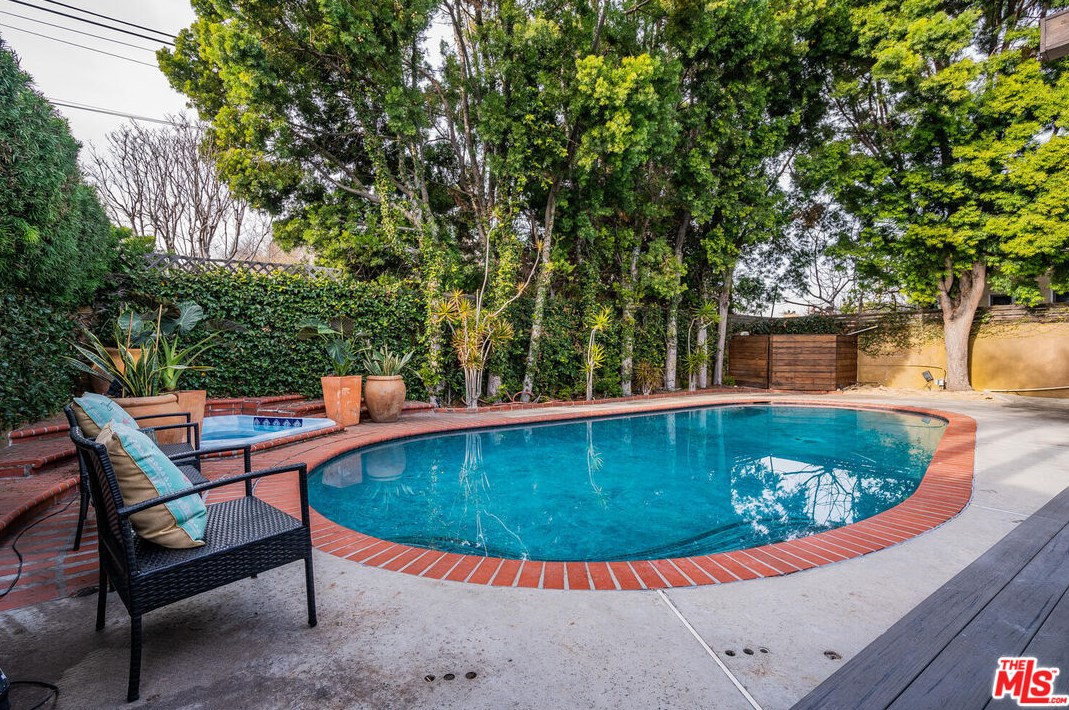 11427 Segrell Way, Los Angeles CA  90230-5357 exterior