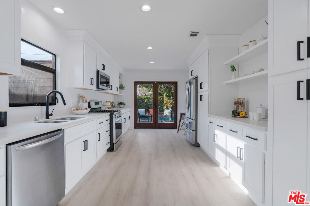 11427 Segrell Way, Los Angeles CA  90230-5357 exterior