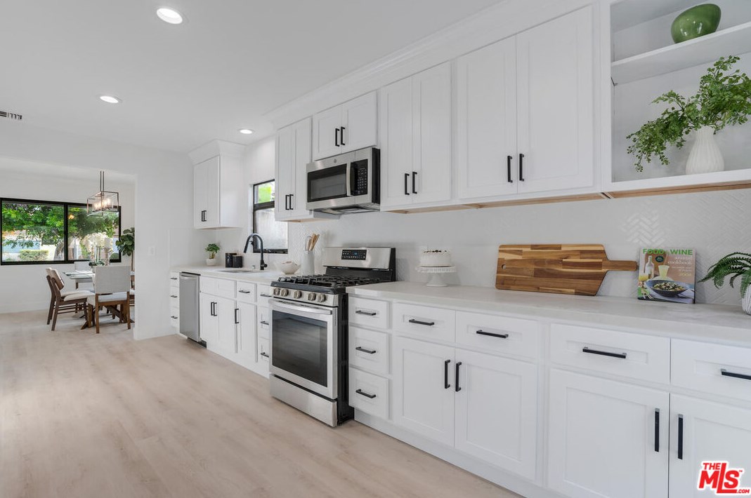 11427 Segrell Way, Los Angeles CA  90230-5357 exterior