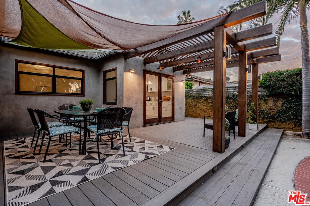 11427 Segrell Way, Los Angeles CA  90230-5357 exterior