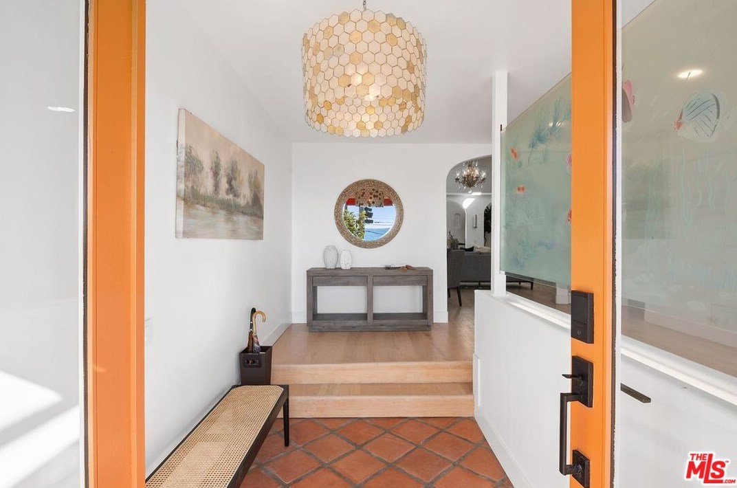 21433 Pacific Coast Hwy, Malibu CA  90265-5204 exterior