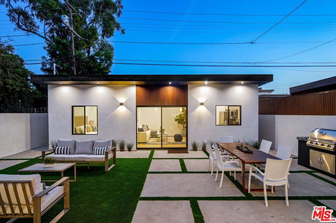 12836 Gilmore Ave, Los Angeles CA  90066-6406 exterior