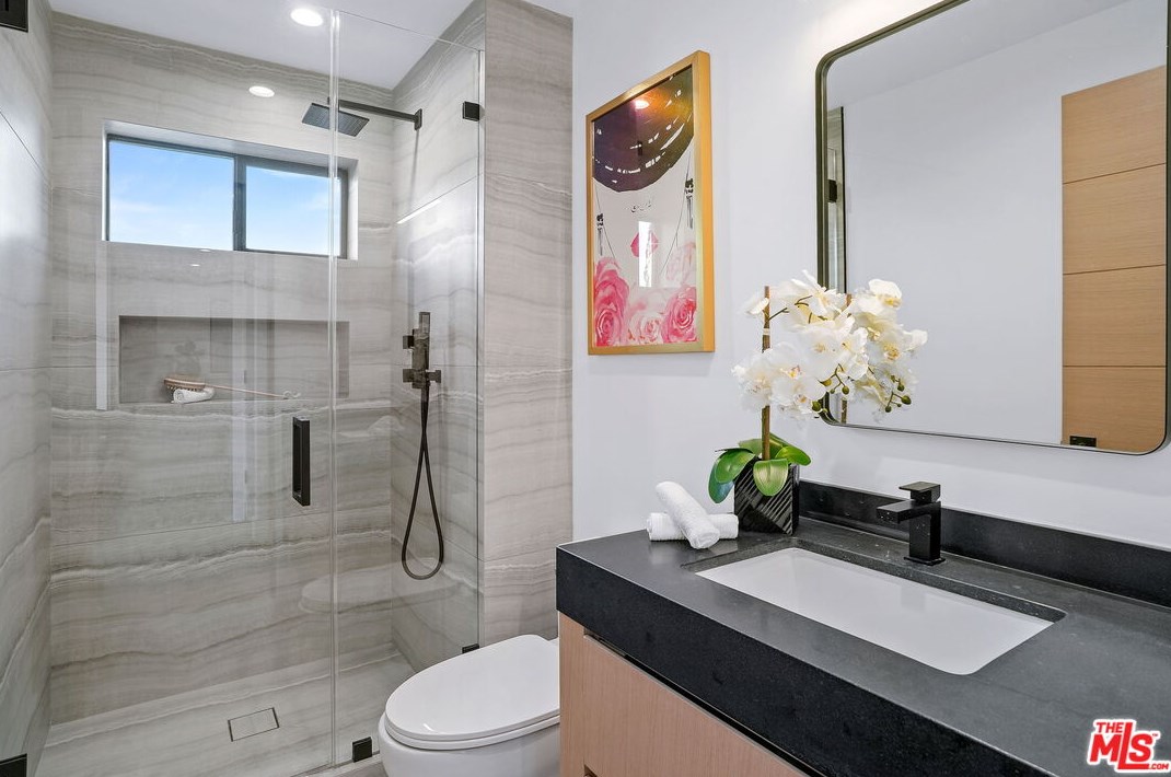 12836 Gilmore Ave, Los Angeles CA  90066-6406 exterior