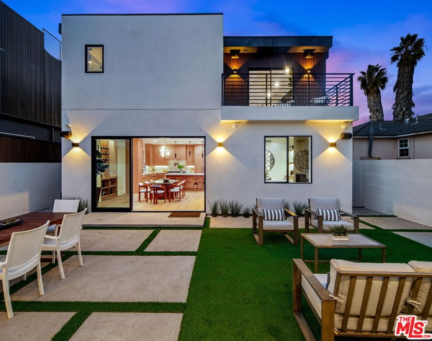 12836 Gilmore Ave, Los Angeles CA  90066-6406 exterior