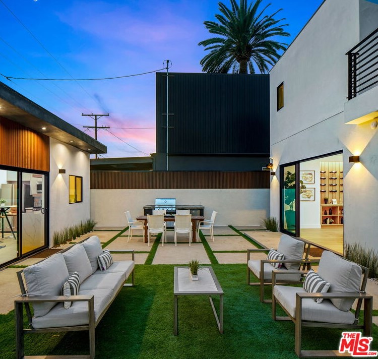 12836 Gilmore Ave, Los Angeles CA  90066-6406 exterior