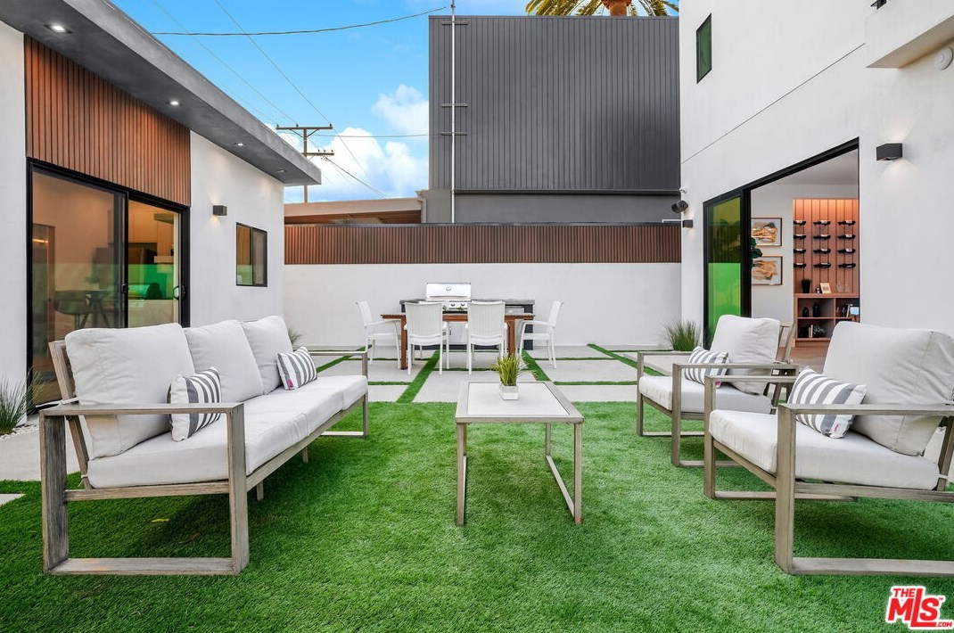 12836 Gilmore Ave, Los Angeles CA  90066-6406 exterior