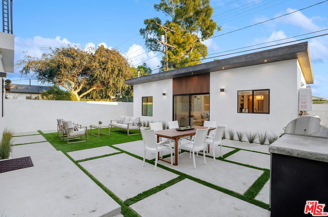 12836 Gilmore Ave, Los Angeles CA  90066-6406 exterior