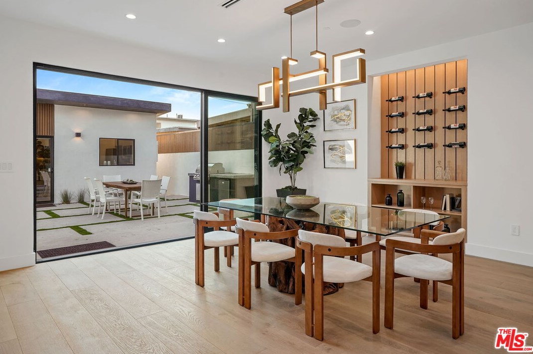 12836 Gilmore Ave, Los Angeles CA  90066-6406 exterior