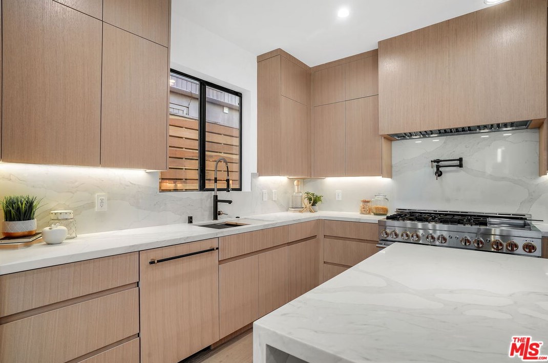 12836 Gilmore Ave, Los Angeles CA  90066-6406 exterior