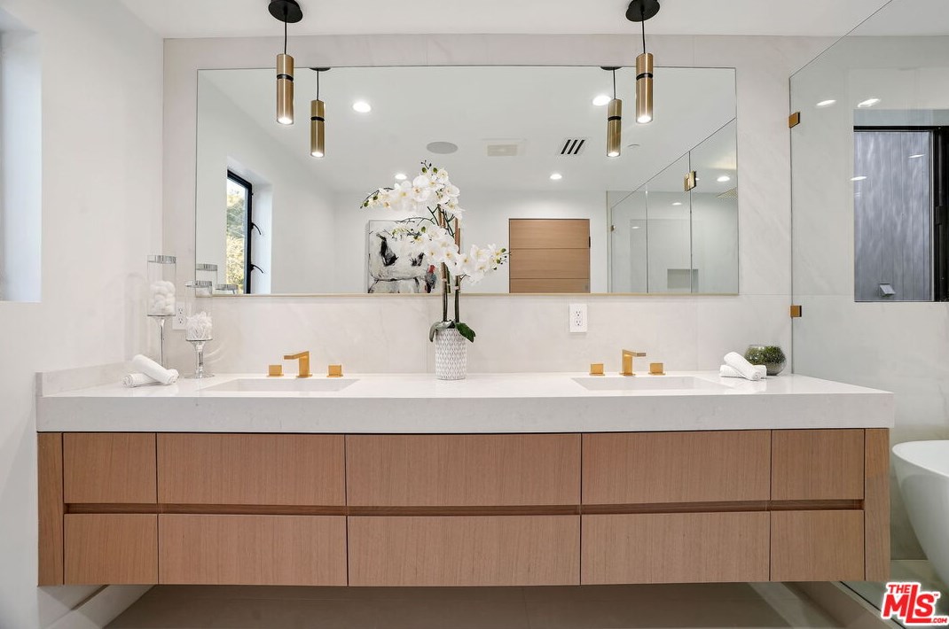 12836 Gilmore Ave, Los Angeles CA  90066-6406 exterior