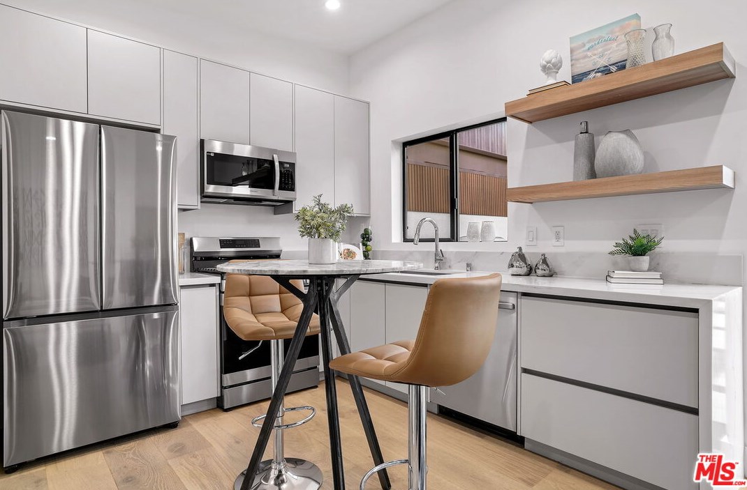 12836 Gilmore Ave, Los Angeles CA  90066-6406 exterior