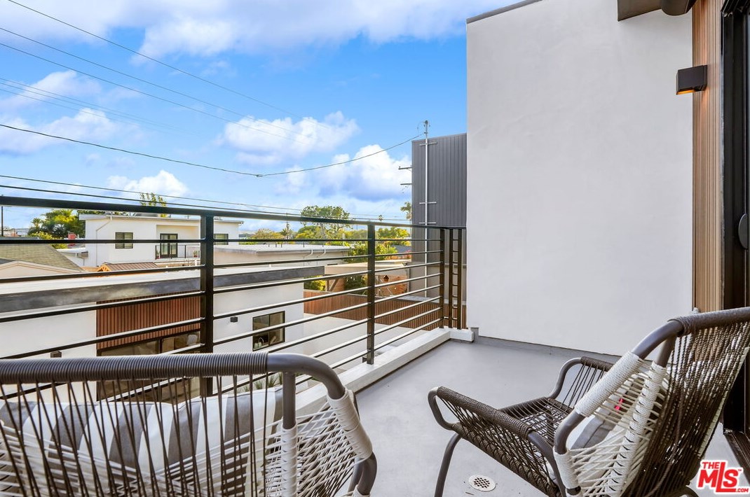 12836 Gilmore Ave, Los Angeles CA  90066-6406 exterior