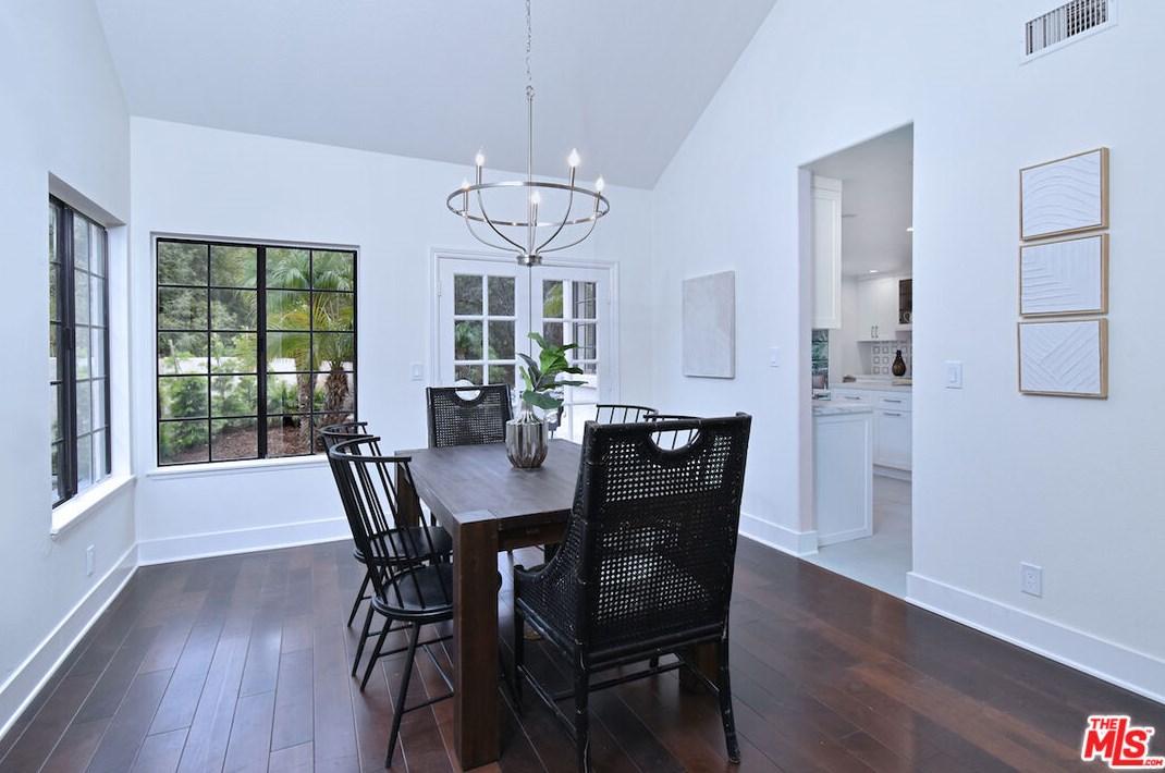 5558 Spring Hill Ct, Thousand Oaks CA  91362-5429 exterior