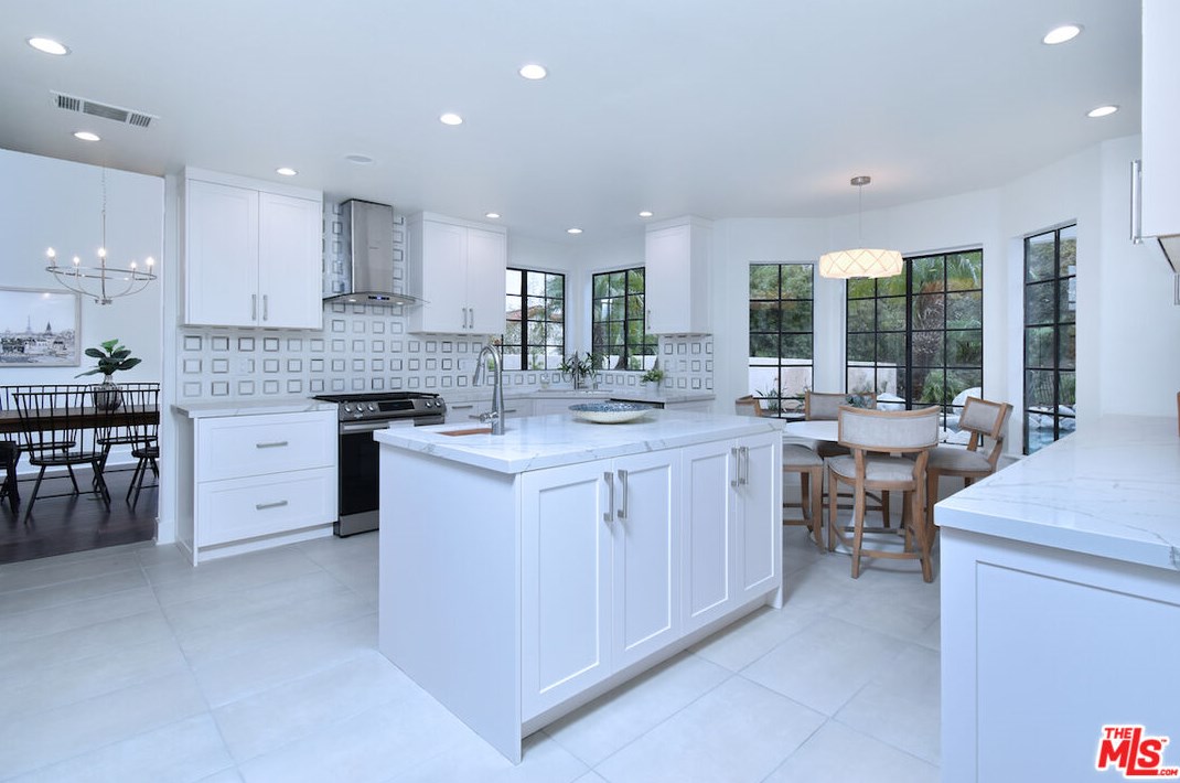 5558 Spring Hill Ct, Thousand Oaks CA  91362-5429 exterior