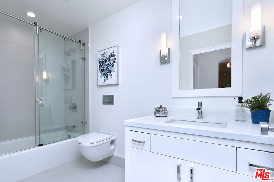 5558 Spring Hill Ct, Thousand Oaks CA  91362-5429 exterior