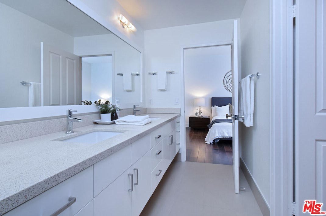 5558 Spring Hill Ct, Thousand Oaks CA  91362-5429 exterior