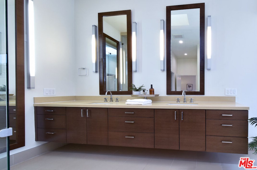 5558 Spring Hill Ct, Thousand Oaks CA  91362-5429 exterior