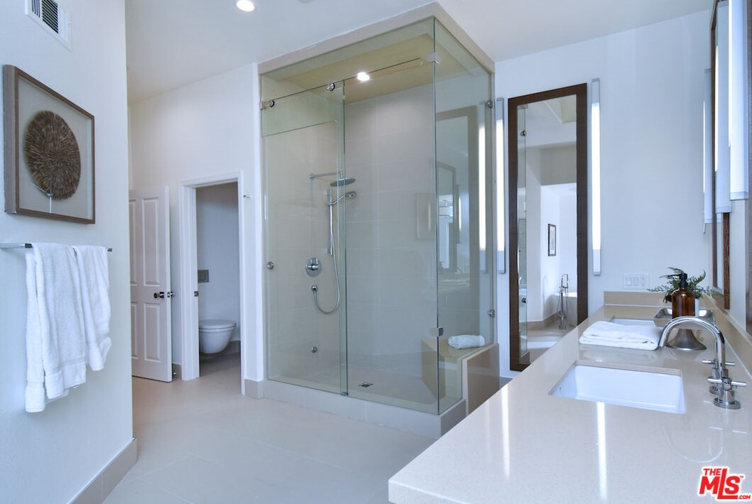 5558 Spring Hill Ct, Thousand Oaks CA  91362-5429 exterior