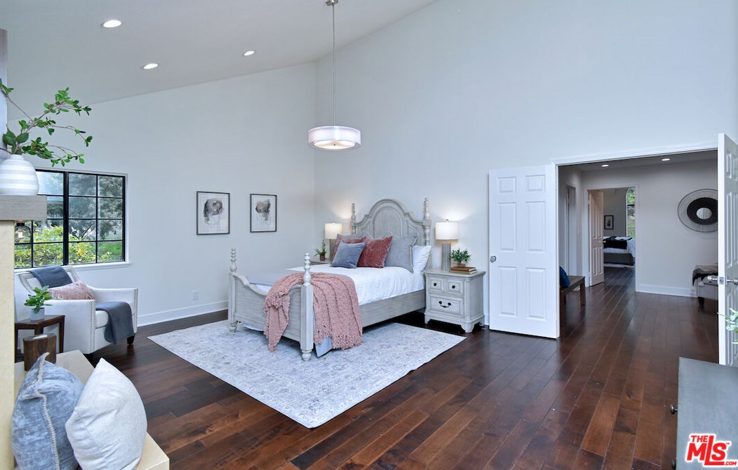 5558 Spring Hill Ct, Thousand Oaks CA  91362-5429 exterior