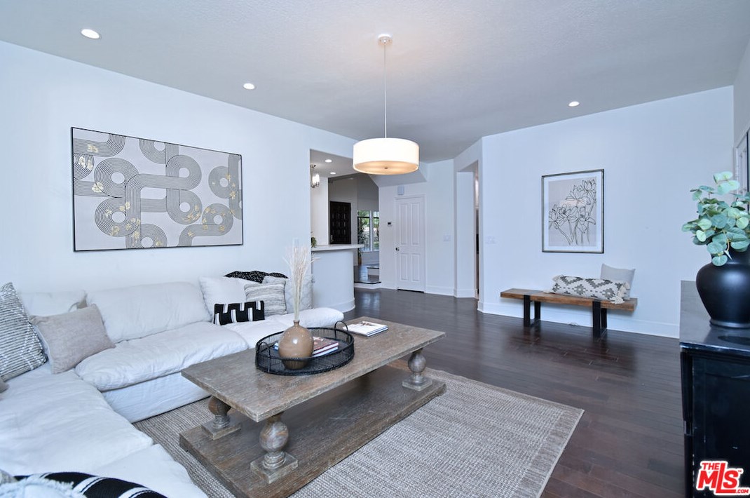 5558 Spring Hill Ct, Thousand Oaks CA  91362-5429 exterior