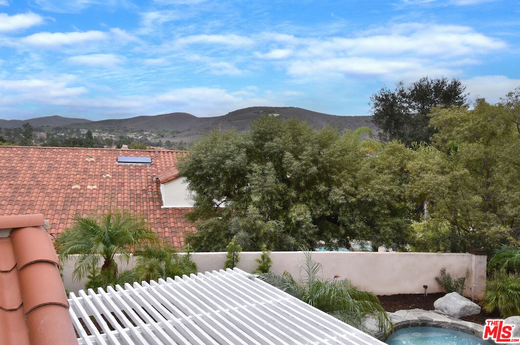 5558 Spring Hill Ct, Thousand Oaks CA  91362-5429 exterior