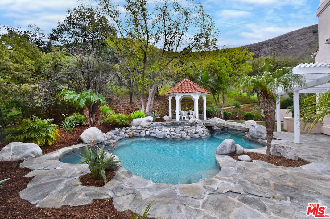 5558 Spring Hill Ct, Thousand Oaks CA  91362-5429 exterior