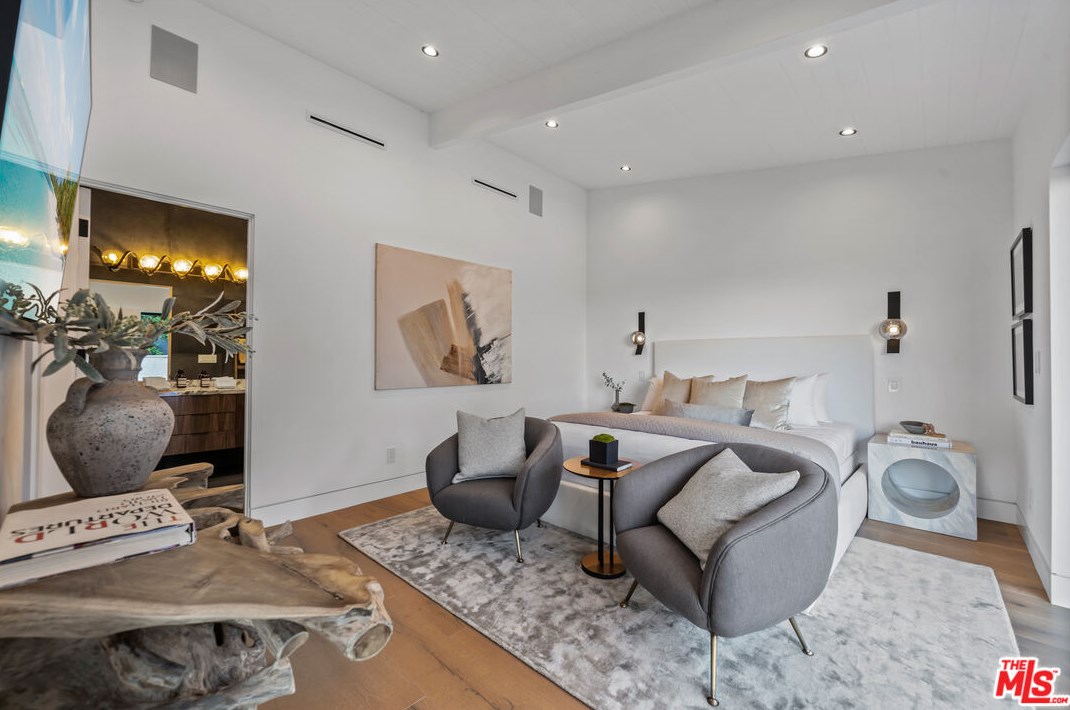3423 Ione Dr, Los Angeles CA  90068-1307 exterior
