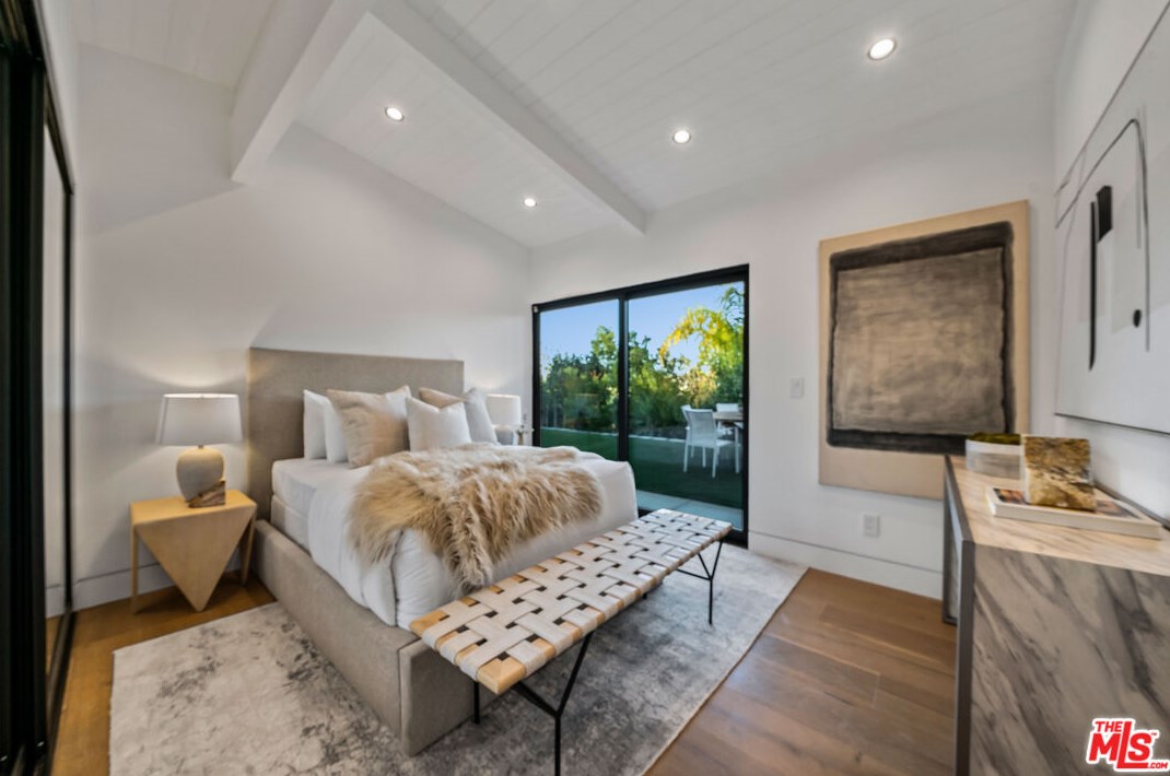 3423 Ione Dr, Los Angeles CA  90068-1307 exterior