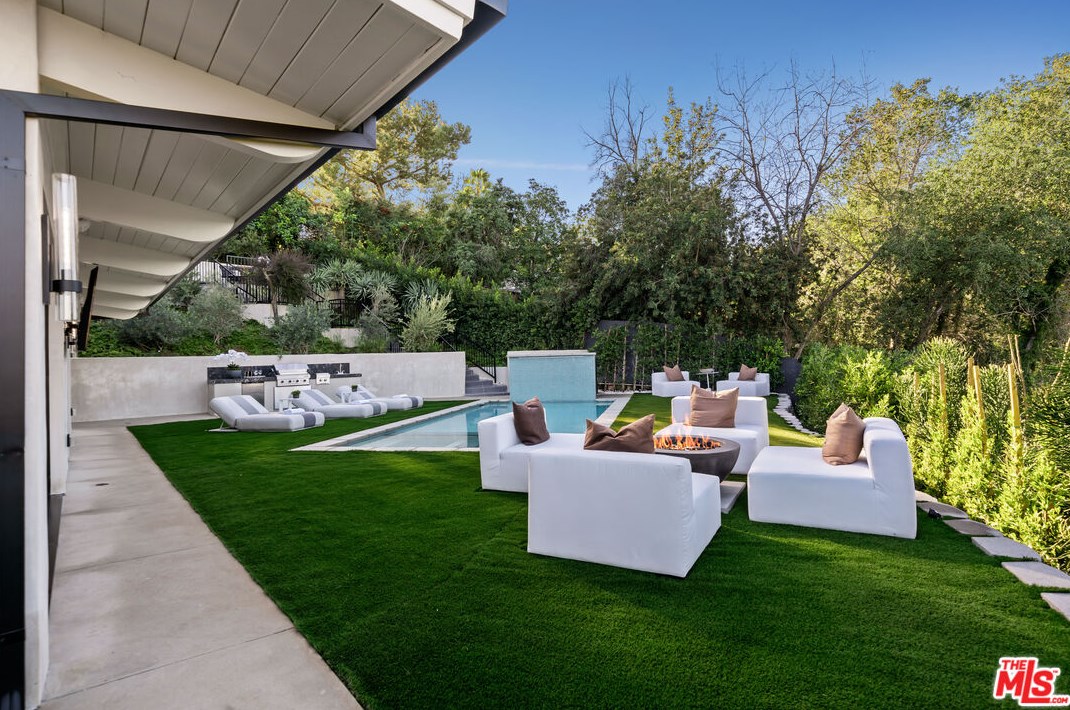 3423 Ione Dr, Los Angeles CA  90068-1307 exterior