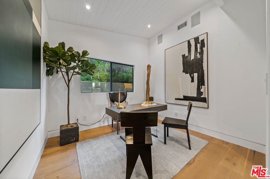 3423 Ione Dr, Los Angeles CA  90068-1307 exterior