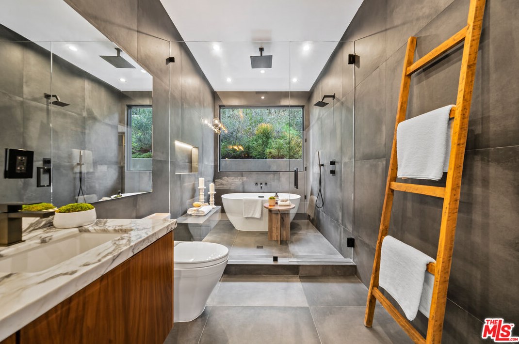 3423 Ione Dr, Los Angeles CA  90068-1307 exterior