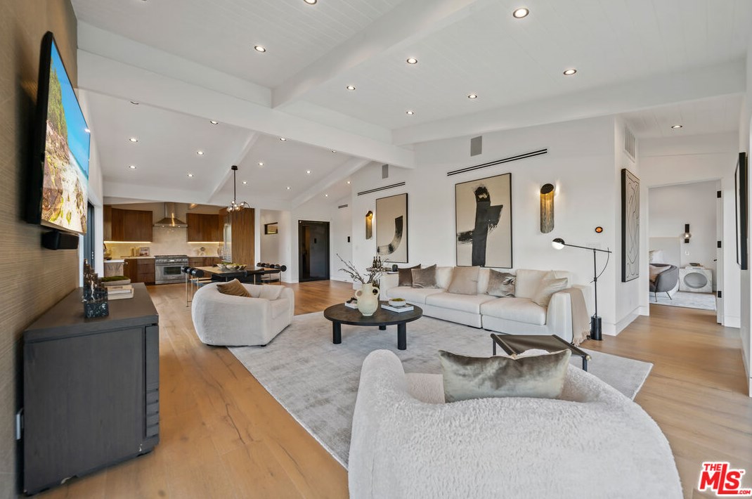 3423 Ione Dr, Los Angeles CA  90068-1307 exterior