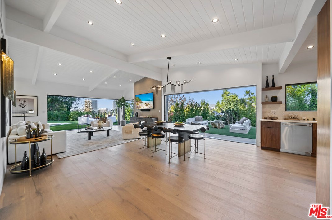 3423 Ione Dr, Los Angeles CA  90068-1307 exterior