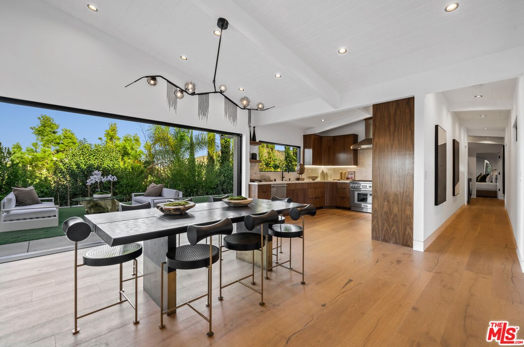 3423 Ione Dr, Los Angeles CA  90068-1307 exterior