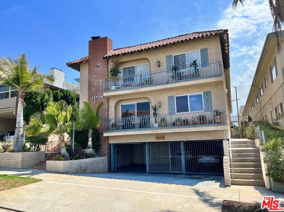 11718 Darlington Ave, Los Angeles CA  90049-5524 exterior