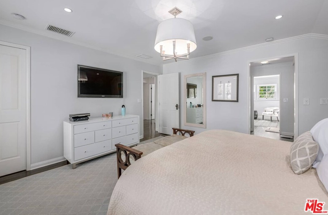 251 Thurston Ave, Los Angeles CA  90049-3123 exterior