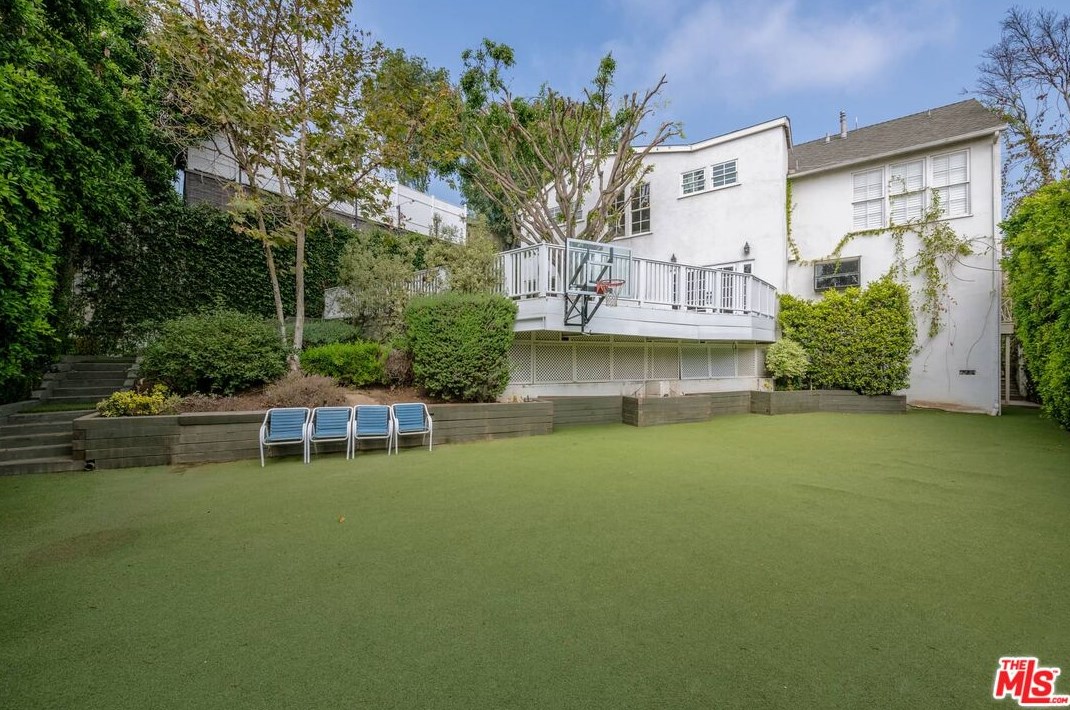 251 Thurston Ave, Los Angeles CA  90049-3123 exterior