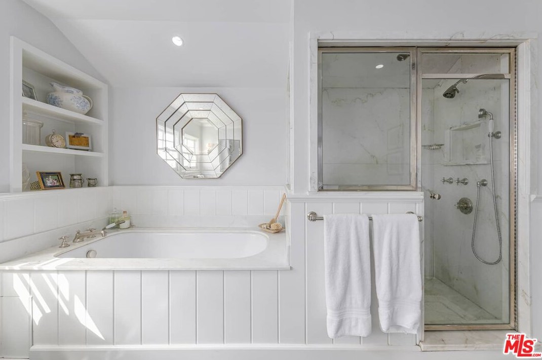 251 Thurston Ave, Los Angeles CA  90049-3123 exterior