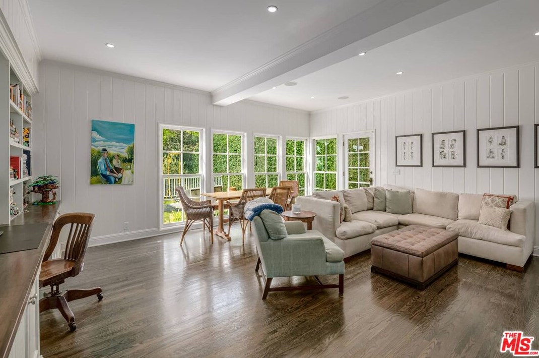 251 Thurston Ave, Los Angeles CA  90049-3123 exterior