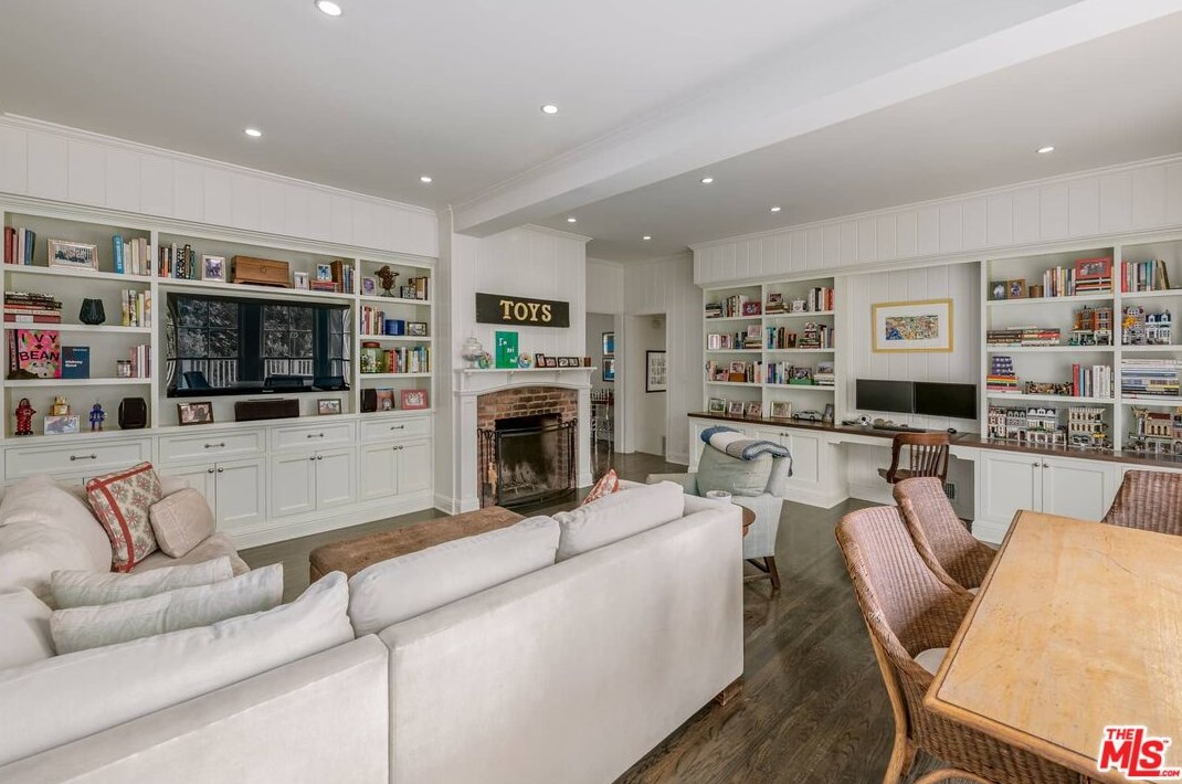 251 Thurston Ave, Los Angeles CA  90049-3123 exterior