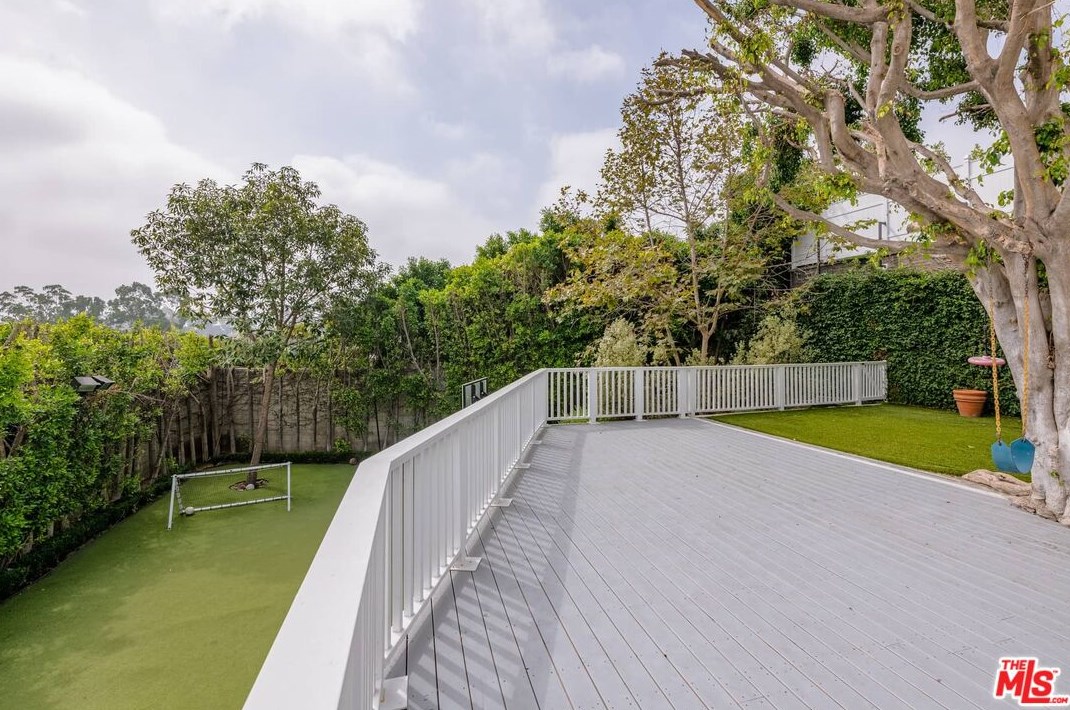 251 Thurston Ave, Los Angeles CA  90049-3123 exterior