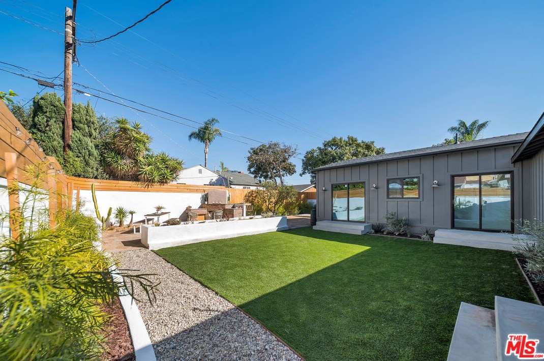 8806 Bleriot Ave, Los Angeles CA  90045-4108 exterior
